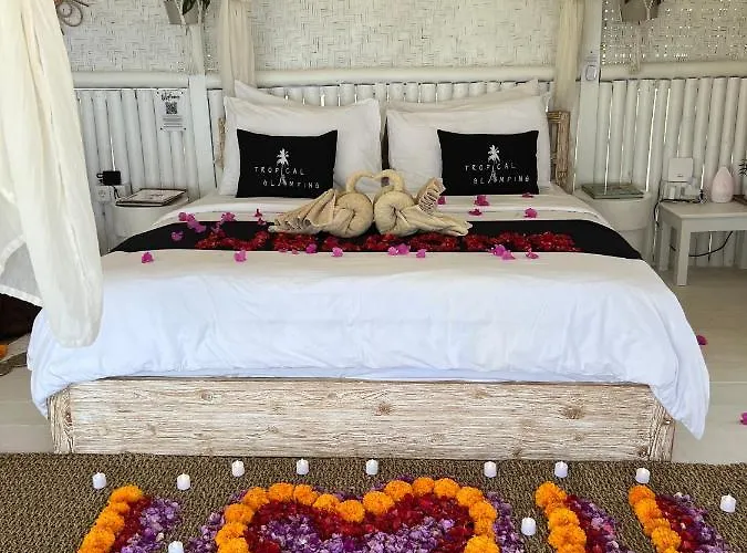 Tropical Glamping Nusa Penida - Private Romantic Seaside Diamond Villa Polilit